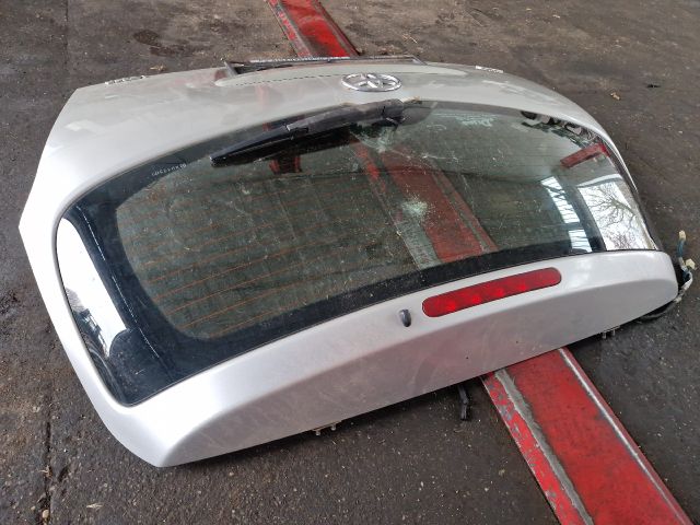 bontott TOYOTA COROLLA VERSO Csomagtérajtó (Részeivel)