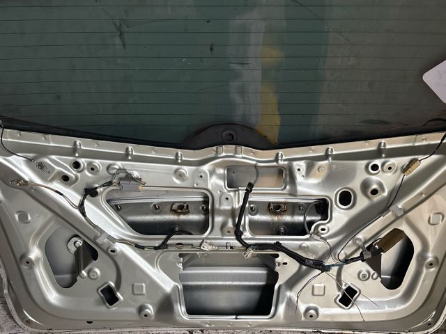 bontott TOYOTA COROLLA VERSO Csomagtérajtó (Üres lemez)