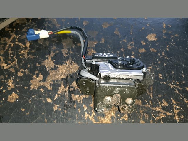 bontott TOYOTA COROLLA VERSO Csomagtérajtó Zárszerkezet