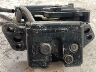 bontott TOYOTA COROLLA VERSO Csomagtérajtó Zárszerkezet