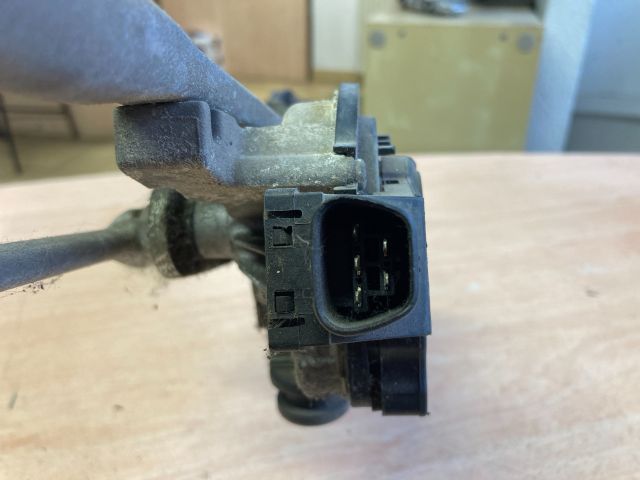 bontott TOYOTA COROLLA VERSO Első Ablaktörlő Szerkezet Motorral