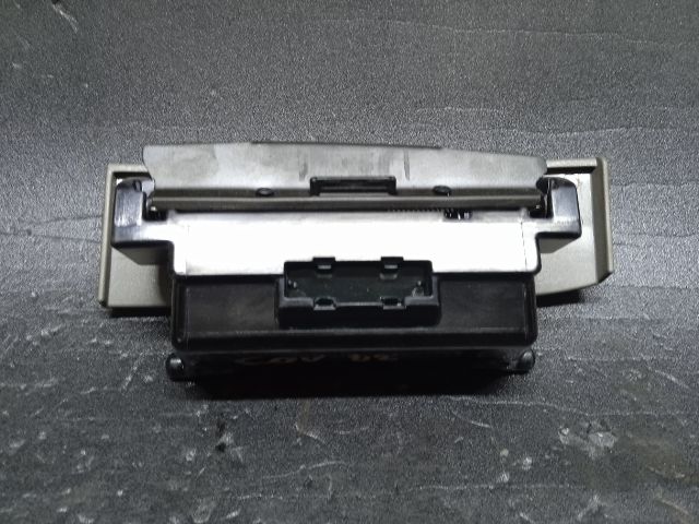 bontott TOYOTA COROLLA VERSO Első Hamutartó