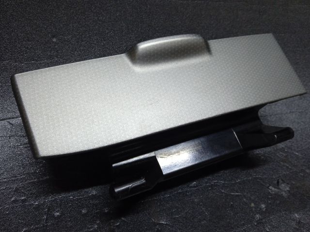 bontott TOYOTA COROLLA VERSO Első Hamutartó