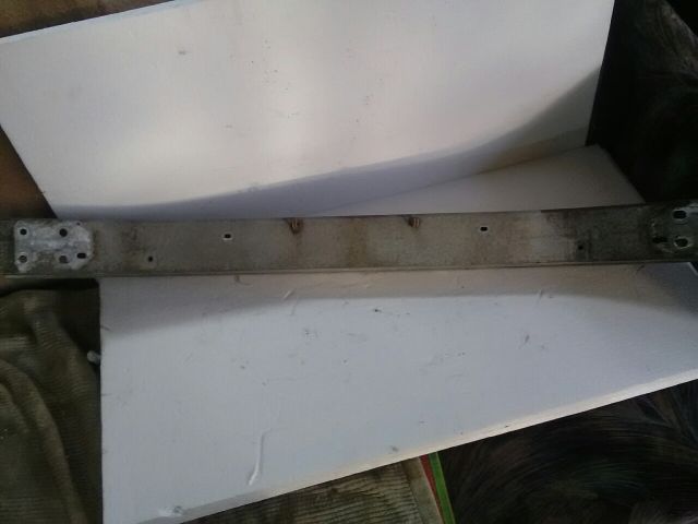 bontott TOYOTA COROLLA VERSO Első Lökhárító Merevítő (Fém)