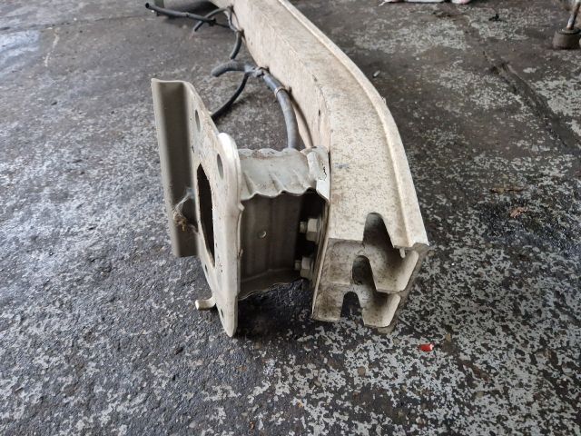 bontott TOYOTA COROLLA VERSO Első Lökhárító Merevítő (Fém)