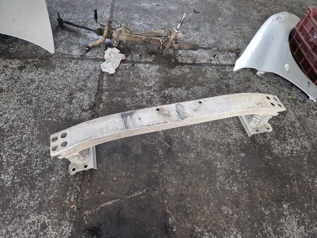 bontott TOYOTA COROLLA VERSO Első Lökhárító Merevítő (Fém)