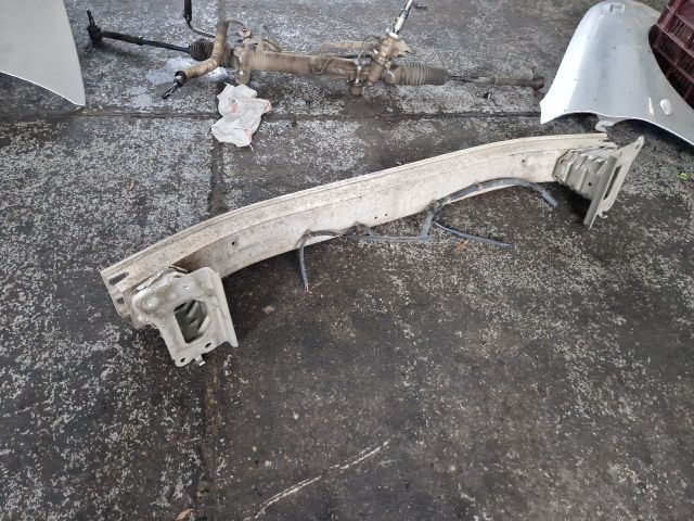 bontott TOYOTA COROLLA VERSO Első Lökhárító Merevítő (Fém)