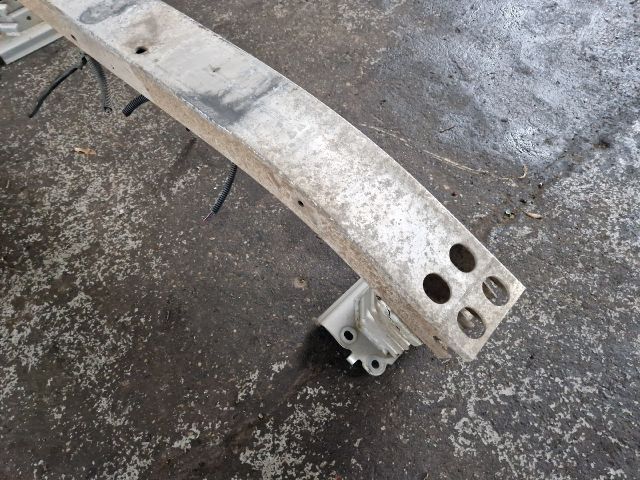 bontott TOYOTA COROLLA VERSO Első Lökhárító Merevítő (Fém)