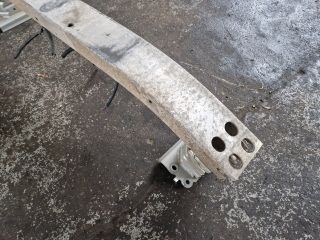 bontott TOYOTA COROLLA VERSO Első Lökhárító Merevítő (Fém)