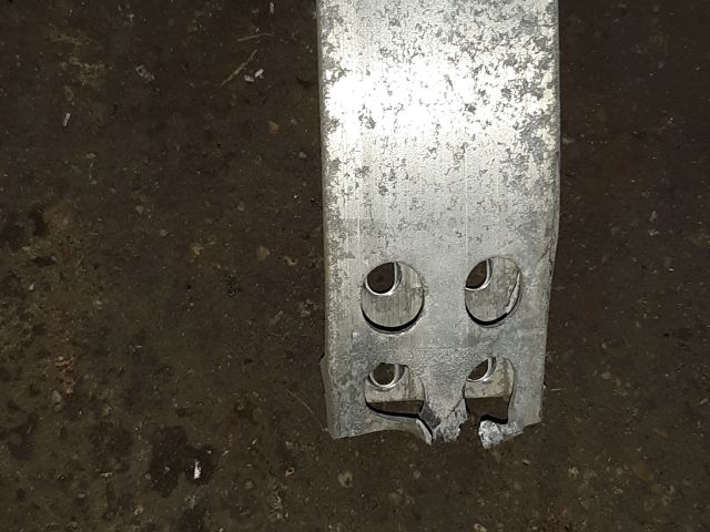 bontott TOYOTA COROLLA VERSO Első Lökhárító Merevítő (Fém)