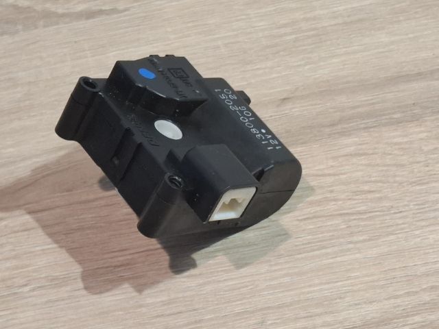 bontott TOYOTA COROLLA VERSO Fűtés Állító Motor