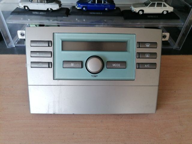 bontott TOYOTA COROLLA VERSO Fűtéskapcsoló (digit klímás)