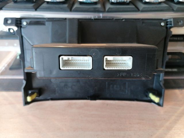 bontott TOYOTA COROLLA VERSO Fűtéskapcsoló (digit klímás)