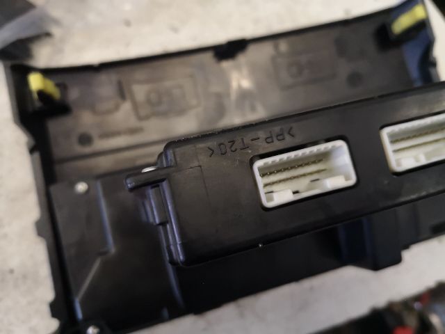 bontott TOYOTA COROLLA VERSO Fűtéskapcsoló (digit klímás)