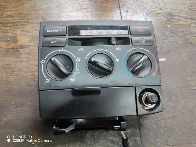 bontott TOYOTA COROLLA VERSO Fűtéskapcsoló (manuális klímás)