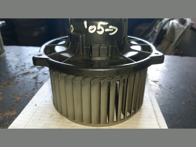 bontott TOYOTA COROLLA VERSO Fűtőmotor (Nem klímás)