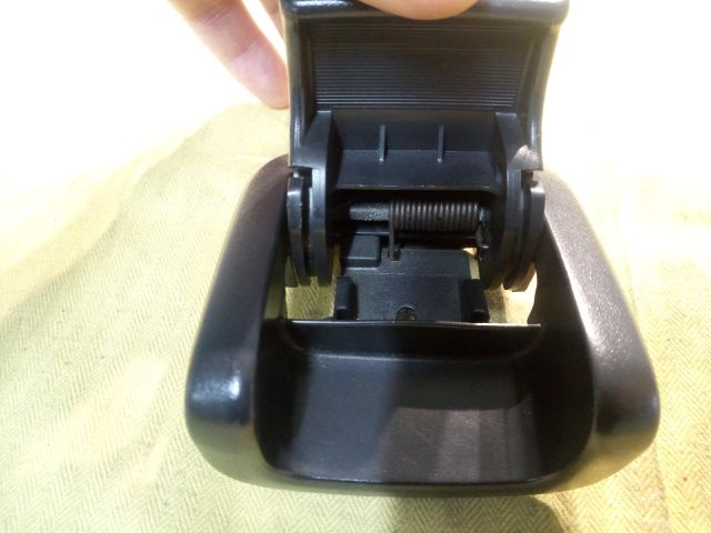 bontott TOYOTA COROLLA VERSO Hátsó Üléstámla Döntő Kar / Gomb