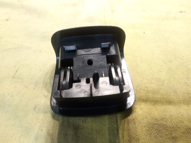 bontott TOYOTA COROLLA VERSO Hátsó Üléstámla Döntő Kar / Gomb