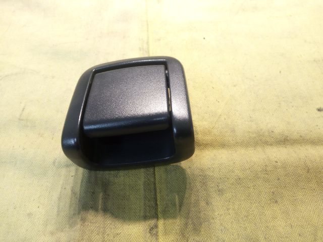 bontott TOYOTA COROLLA VERSO Hátsó Üléstámla Döntő Kar / Gomb