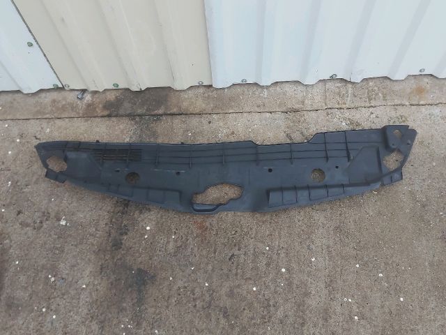 bontott TOYOTA COROLLA VERSO Homlokfal Burkolat