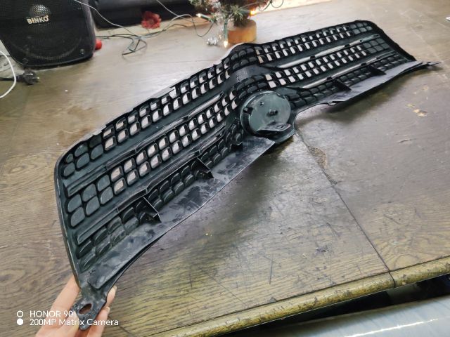 bontott TOYOTA COROLLA VERSO Hűtőrács