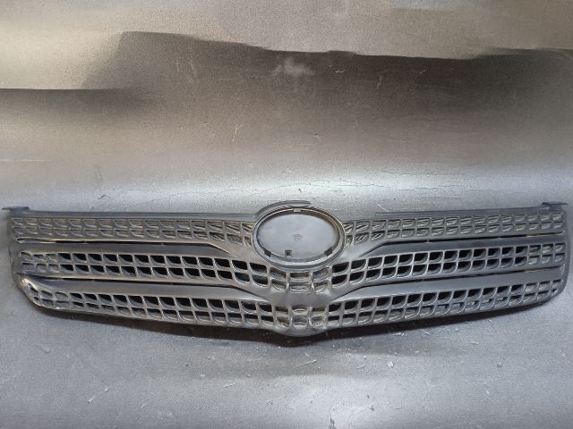 bontott TOYOTA COROLLA VERSO Hűtőrács