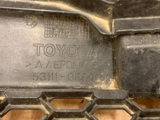 bontott TOYOTA COROLLA VERSO Hűtőrács