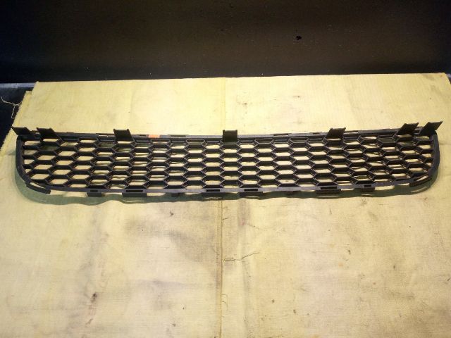 bontott TOYOTA COROLLA VERSO Hűtőrács