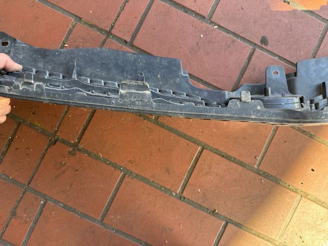 bontott TOYOTA COROLLA VERSO Hűtőrács