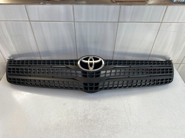 bontott TOYOTA COROLLA VERSO Hűtőrács