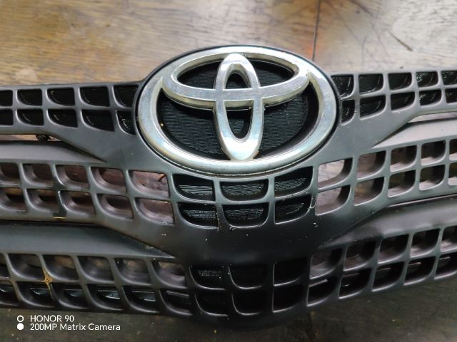 bontott TOYOTA COROLLA VERSO Hűtőrács