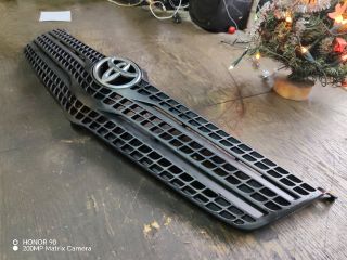 bontott TOYOTA COROLLA VERSO Hűtőrács