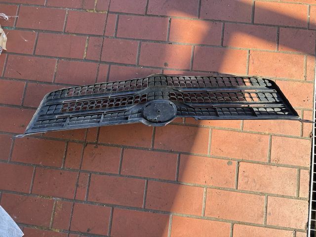 bontott TOYOTA COROLLA VERSO Hűtőrács