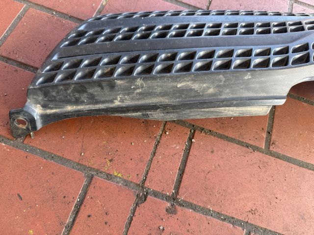 bontott TOYOTA COROLLA VERSO Hűtőrács