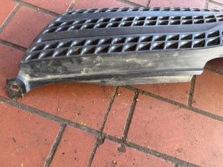 bontott TOYOTA COROLLA VERSO Hűtőrács