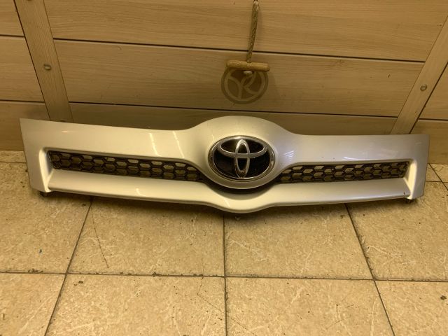 bontott TOYOTA COROLLA VERSO Hűtőrács