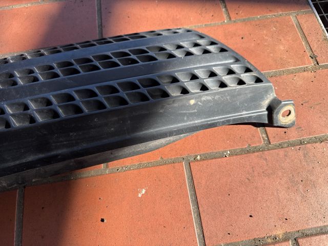 bontott TOYOTA COROLLA VERSO Hűtőrács