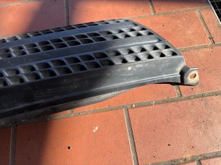 bontott TOYOTA COROLLA VERSO Hűtőrács