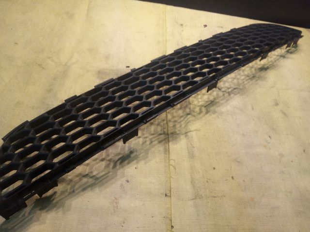 bontott TOYOTA COROLLA VERSO Hűtőrács