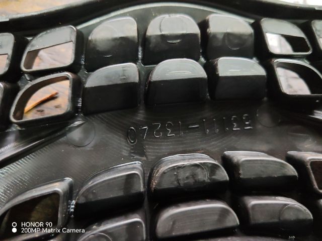 bontott TOYOTA COROLLA VERSO Hűtőrács