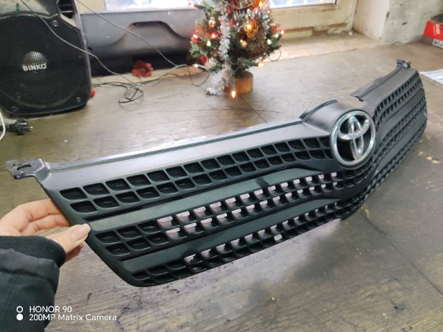 bontott TOYOTA COROLLA VERSO Hűtőrács