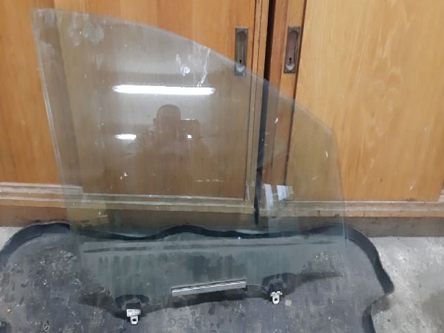 bontott TOYOTA COROLLA VERSO Jobb első Ablak