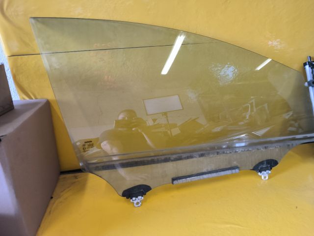 bontott TOYOTA COROLLA VERSO Jobb első Ablak