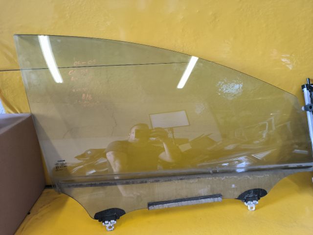 bontott TOYOTA COROLLA VERSO Jobb első Ablak