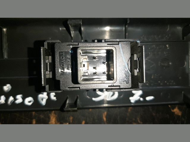 bontott TOYOTA COROLLA VERSO Jobb első Ablakemelő Kapcsoló