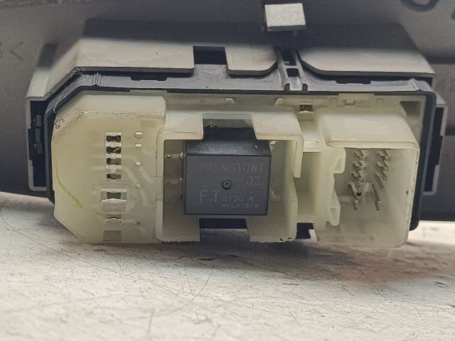 bontott TOYOTA COROLLA VERSO Jobb első Ablakemelő Kapcsoló