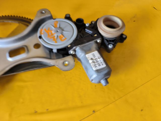 bontott TOYOTA COROLLA VERSO Jobb első Ablakemelő Motor