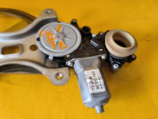 bontott TOYOTA COROLLA VERSO Jobb első Ablakemelő Motor