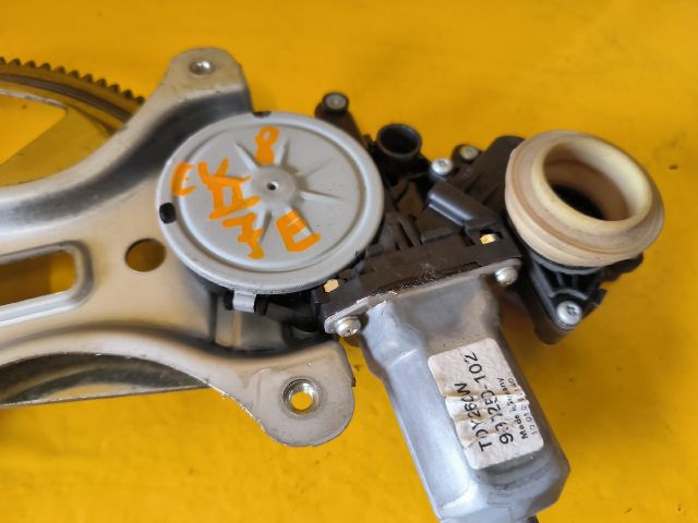 bontott TOYOTA COROLLA VERSO Jobb első Ablakemelő Motor