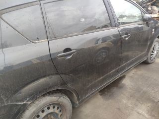 bontott TOYOTA COROLLA VERSO Jobb első Ajtó (Részeivel)